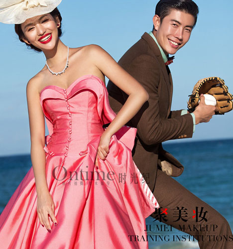 甜蜜相伴
	
		作者：聚美妆培训机构