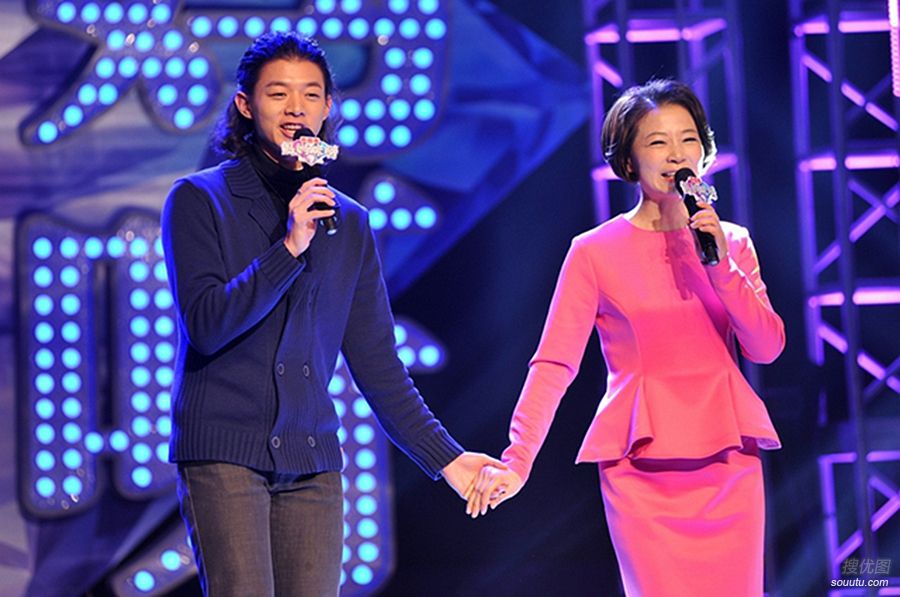 点击大图看下一张:霍尊和妈妈图片