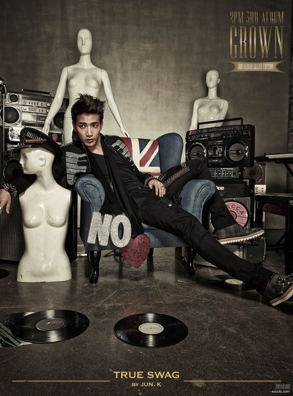 点击大图看下一张：2PM成员JUN.K金峻秀个人写真