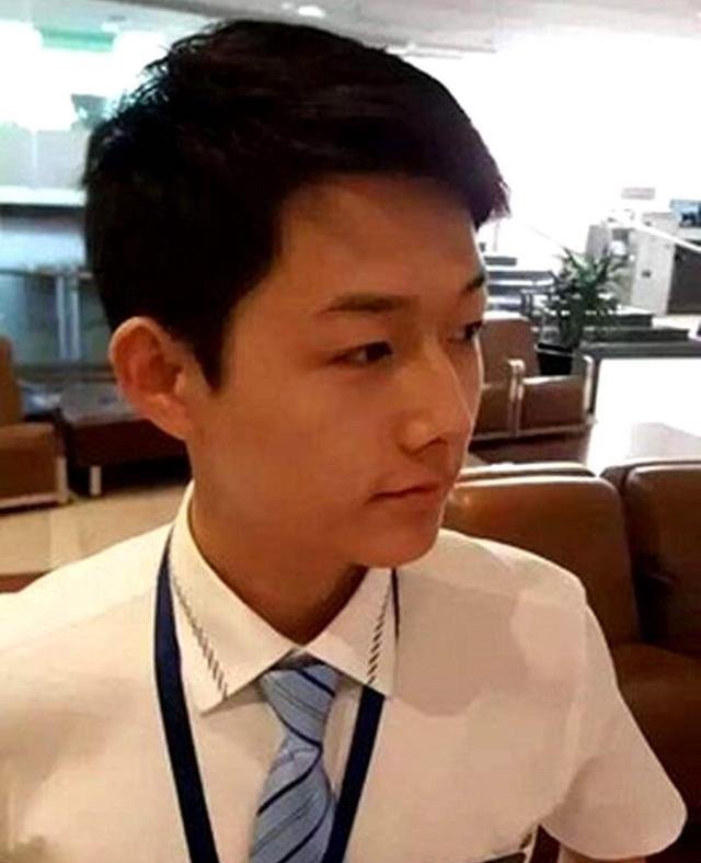 点击大图看下一张:空少撞脸宋仲基走红