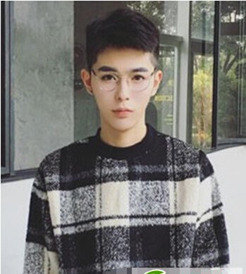 点击大图看下一张：两边剃短发型一个字潮