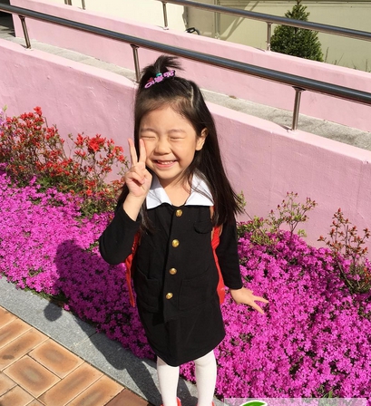 点击大图看下一张:韩国小萝莉扎发发型图片