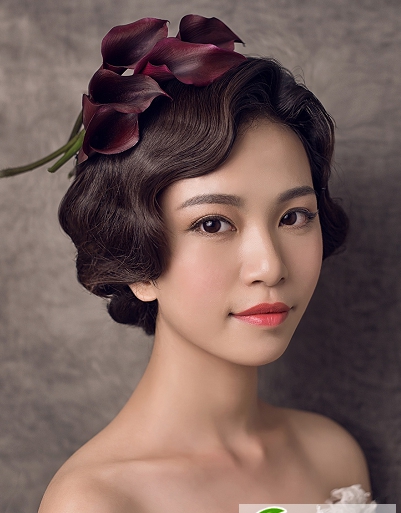 点击大图看下一张：韩式新娘发型图片 唯美浪漫新娘化妆造型