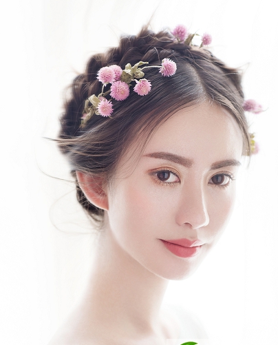 点击大图看下一张：花仙子新娘发型造型 春季新娘发型设计
