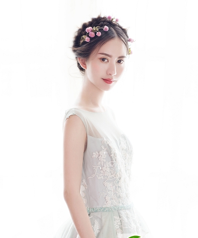 点击大图看下一张：花仙子新娘发型造型 春季新娘发型设计