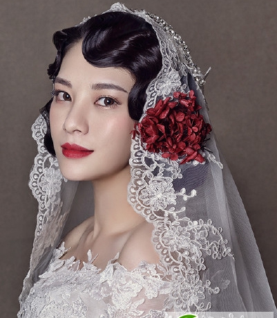 点击大图看下一张：浪漫古典婚纱照发型
