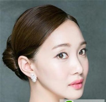 点击大图看下一张:为他做最美的新娘 铺洒浪漫的气质高度