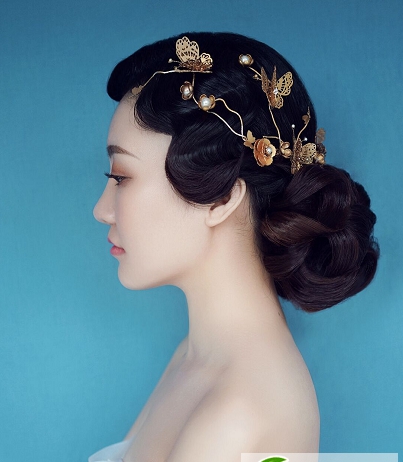 点击大图看下一张：唯美仙气新娘发型设计