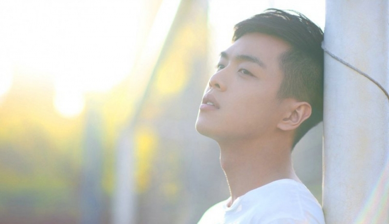 点击大图看下一张：小鲜肉张若昀校园高清写真照片