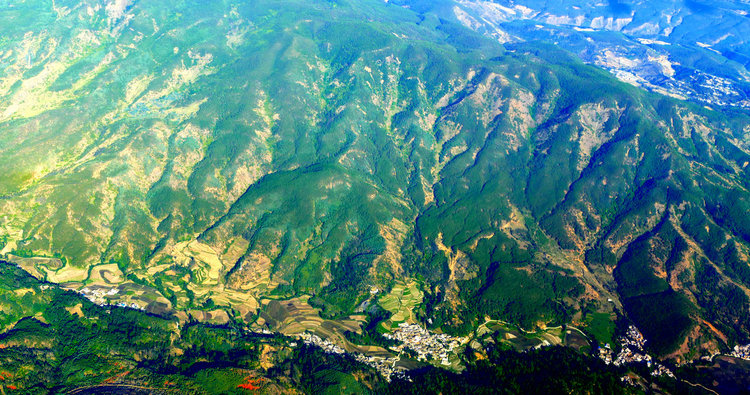 点击大图看下一张：大山深处