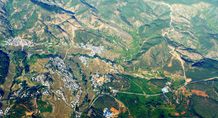 点击大图看下一张：大山深处