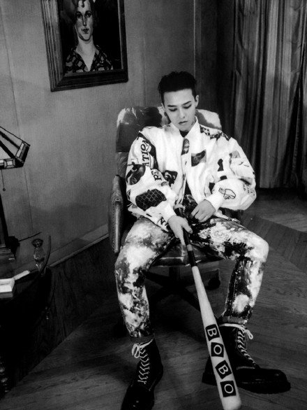 点击大图看下一张：权志龙高清图片 妖艳魅惑时尚写真