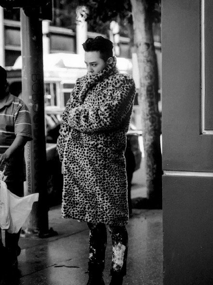 点击大图看下一张：权志龙高清图片 妖艳魅惑时尚写真