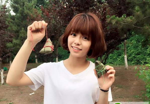 点击大图看下一张：朴信惠26岁还能演学生妹 全是发型选得对