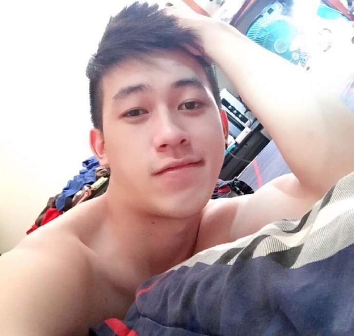 点击大图看下一张：19岁的型男图片 成熟阳光肌肉男图片