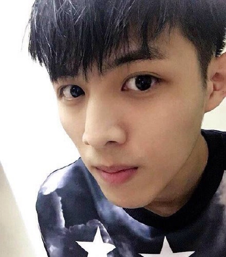 点击大图看下一张:台湾帅哥杜季祥 体院帅哥自拍生活照