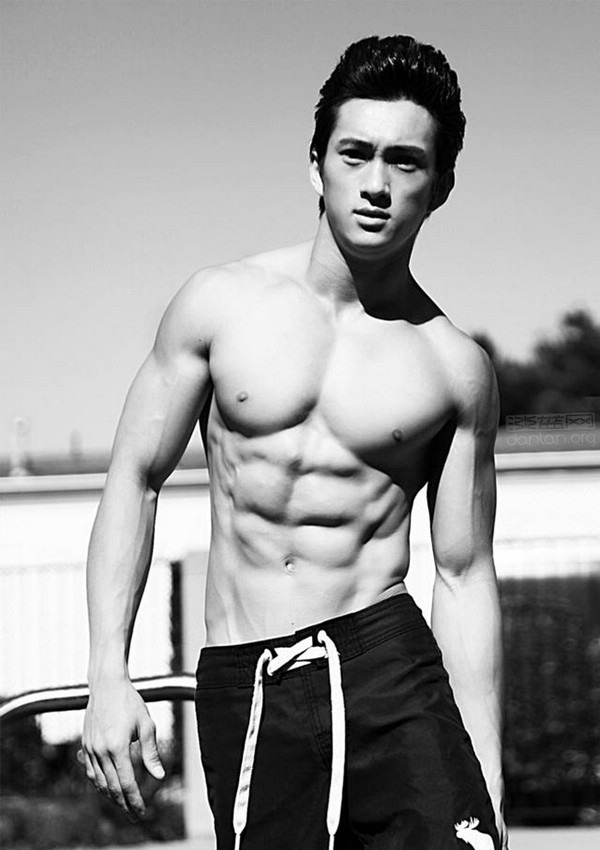 点击大图看下一张：美亚裔健身肌肉男模Sonnie Nye最新照片