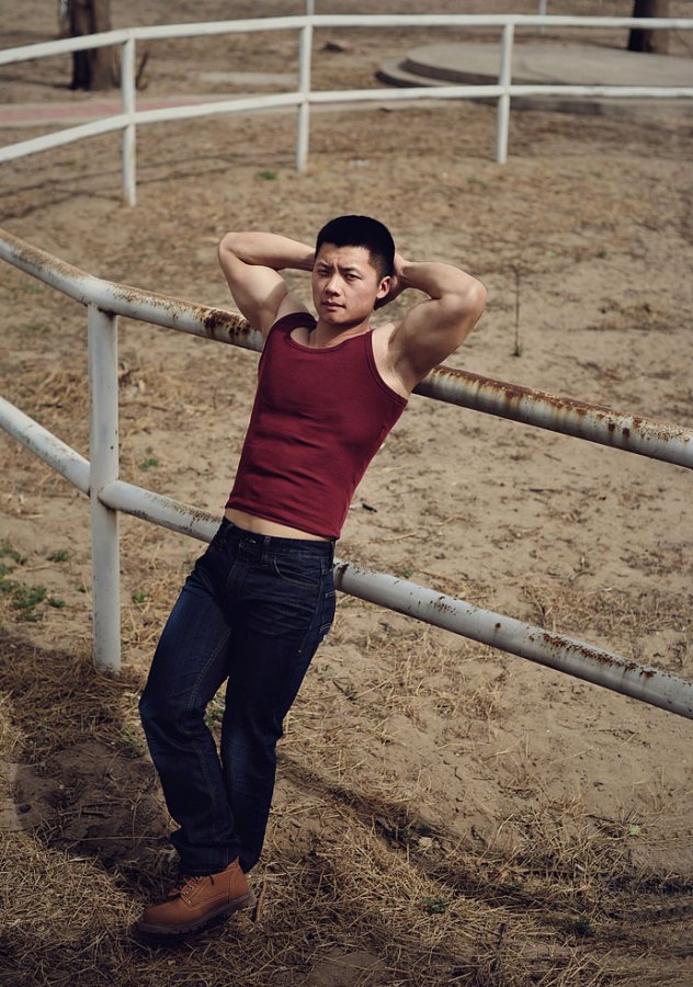 点击大图看下一张:中国肌肉猛男图片