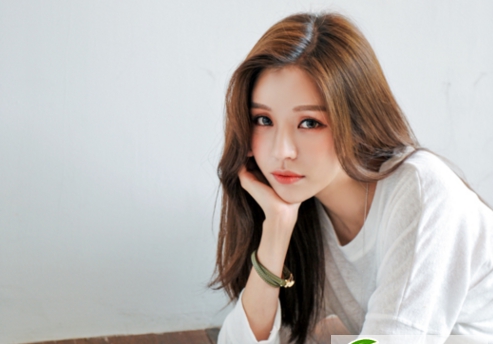 点击大图看下一张:夏日发型也要性感诱人 韩式卷发女神范十足