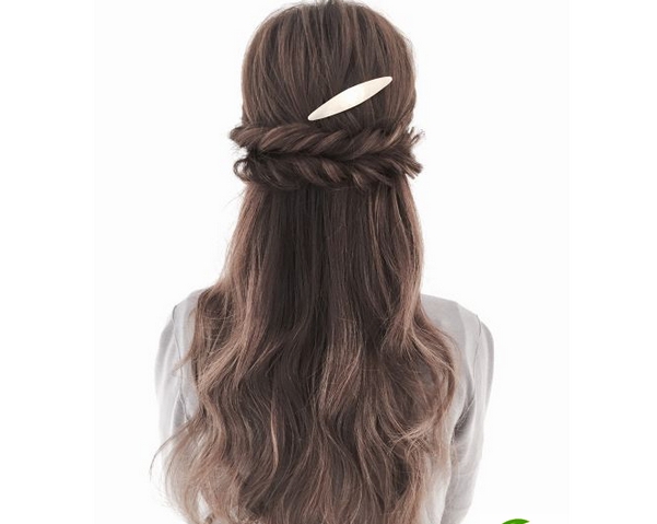 点击大图看下一张：小清新职场女神扎发发型