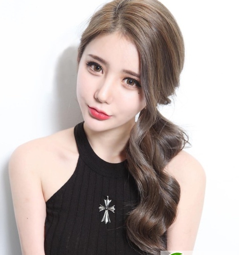 点击大图看下一张：最IN韩式女神发型 韩国女生流行发型大全