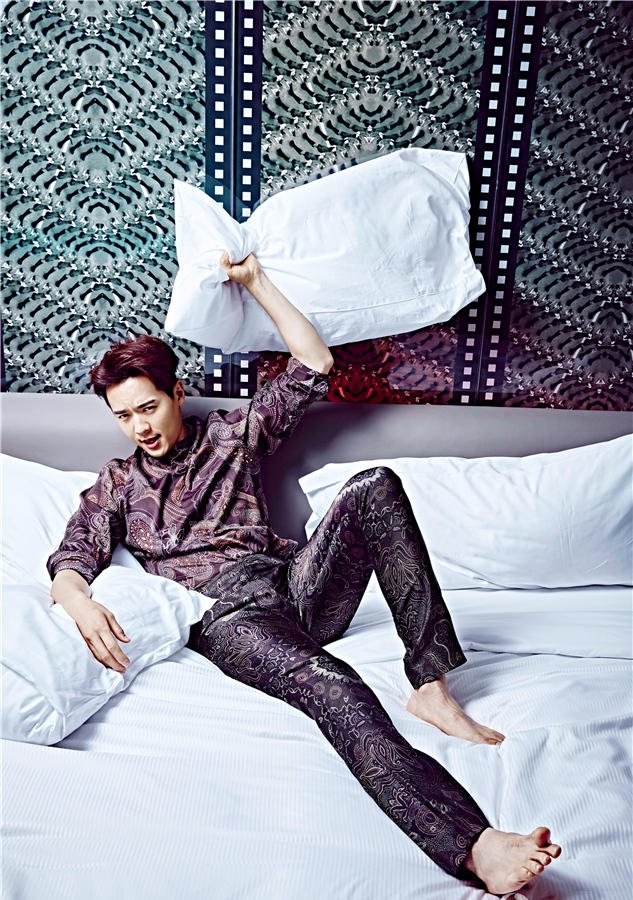 点击大图看下一张：轻熟男高云翔床照曝光 长腿男神尽展潮男魅力十足