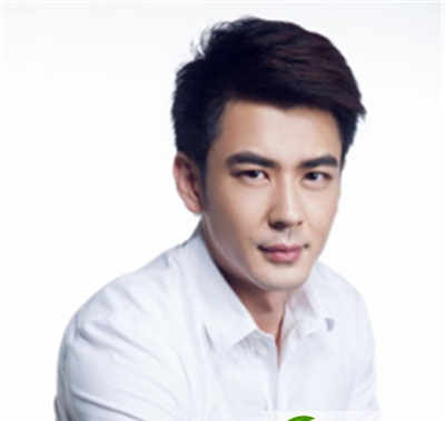 点击大图看下一张：最新男士短发发型集锦 时尚气质挡不住