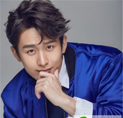 点击大图看下一张：最新男士短发发型集锦 时尚气质挡不住