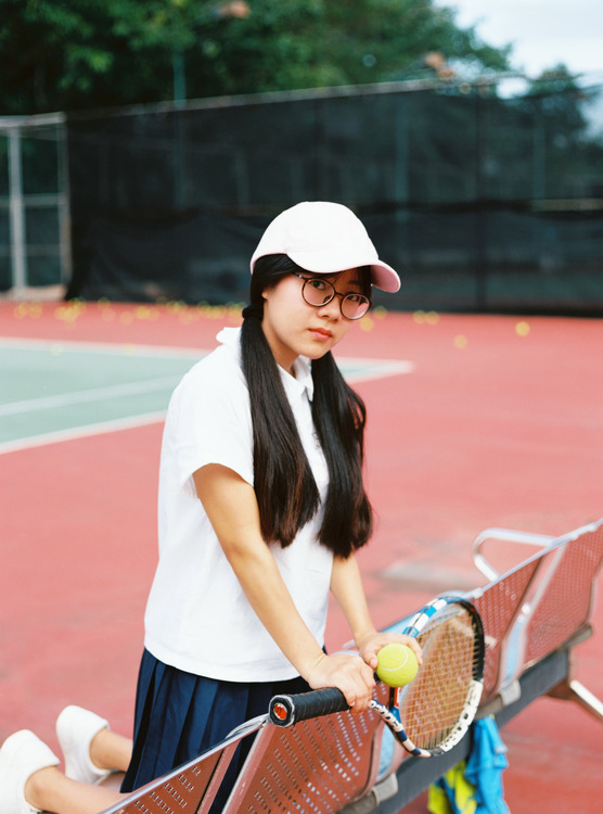 点击大图看下一张：夏天的网球场