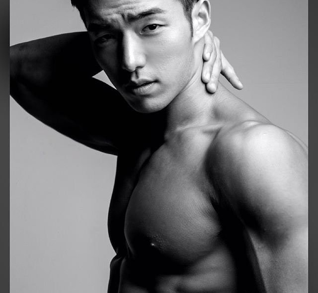 点击大图看下一张：韩国肌肉帅哥图片