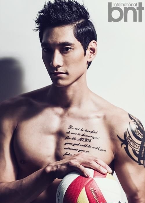 点击大图看下一张：韩国排球帅哥金耀涵最新写真