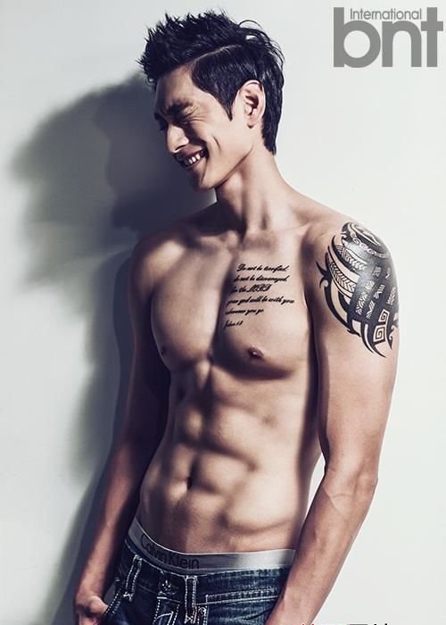 点击大图看下一张:韩国排球帅哥金耀涵最新写真