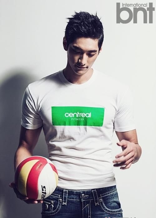 点击大图看下一张:韩国排球帅哥金耀涵最新写真