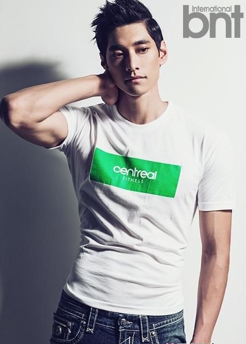 点击大图看下一张：韩国排球帅哥金耀涵最新写真