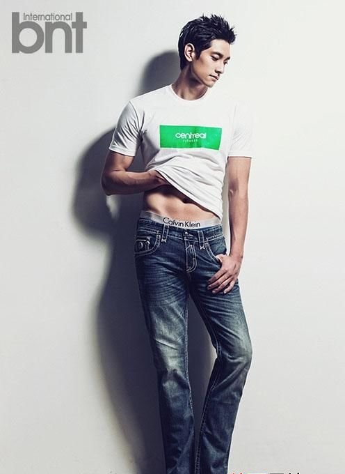 点击大图看下一张:韩国排球帅哥金耀涵最新写真