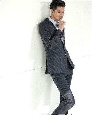 点击大图看下一张：韩国帅哥赵寅成高清写真