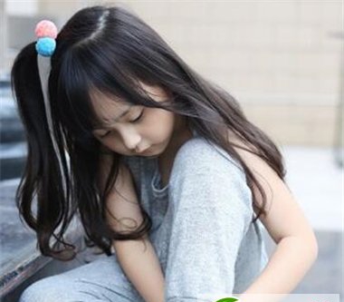 点击大图看下一张:刘楚恬呆萌可爱扎发图片