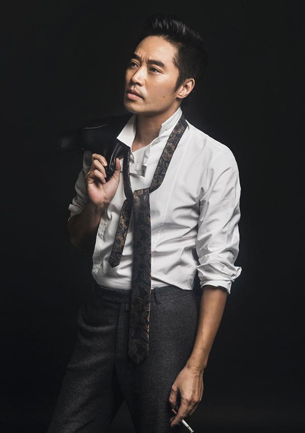 点击大图看下一张：孙逊时尚写真曝光 尽显沧桑熟男魅力