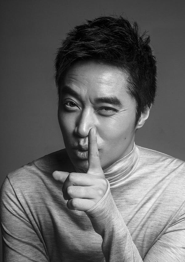 点击大图看下一张:孙逊时尚写真曝光 尽显沧桑熟男魅力