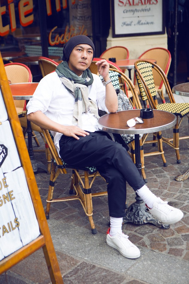 点击大图看下一张:张卫健游走巴黎街头