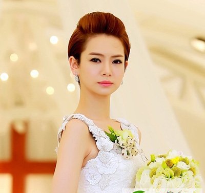 点击大图看下一张:短发女生适合什么新娘发型 戚薇新娘短发造型盘点