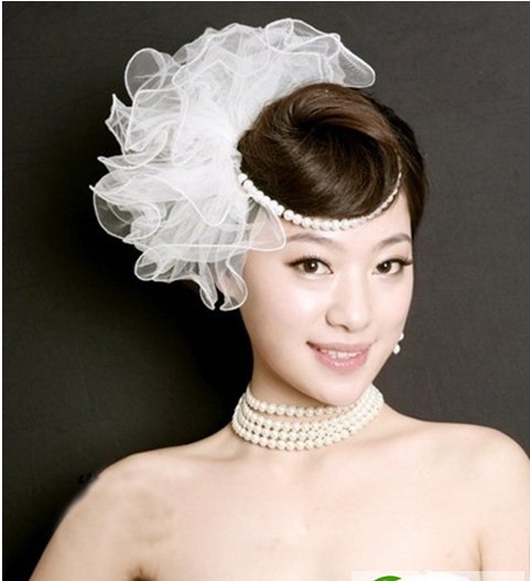 点击大图看下一张:优雅韩式新娘盘发发型图片