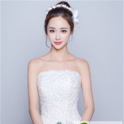 点击大图看下一张:优雅新娘发型轻松get