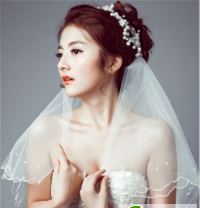 点击大图看下一张:优雅新娘发型轻松get