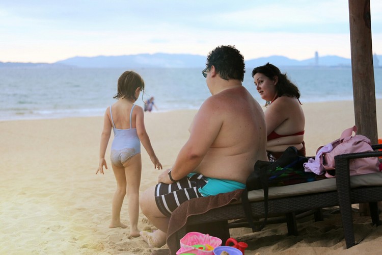 点击大图看下一张:沙滩上的俄罗斯女孩