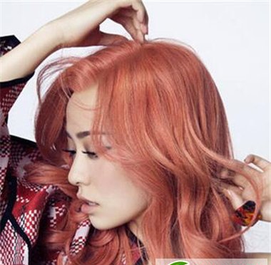 点击大图看下一张：海豚皇后张靓颖霸气造型来袭