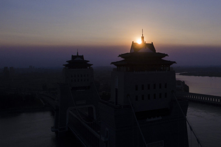 点击大图看下一张：万福大桥