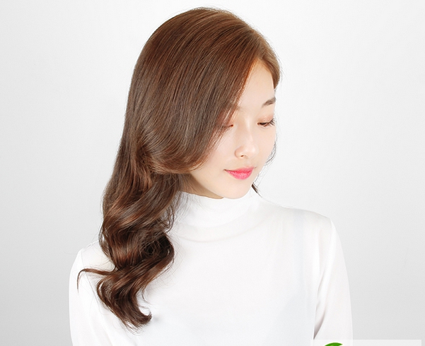 点击大图看下一张：女神卷发发型图片 韩国女生流行烫发卷发