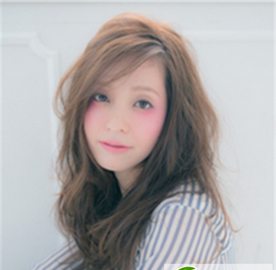 点击大图看下一张:时尚女生卷发发型 气质灵动超迷人