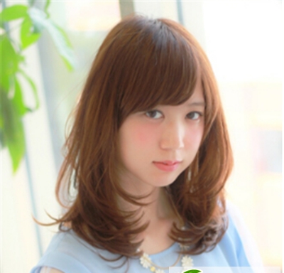 点击大图看下一张:时尚女生卷发发型 气质灵动超迷人